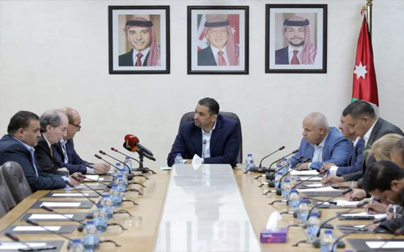 الخصاونة: نظام جديد لمعاقبة شركات الطيران