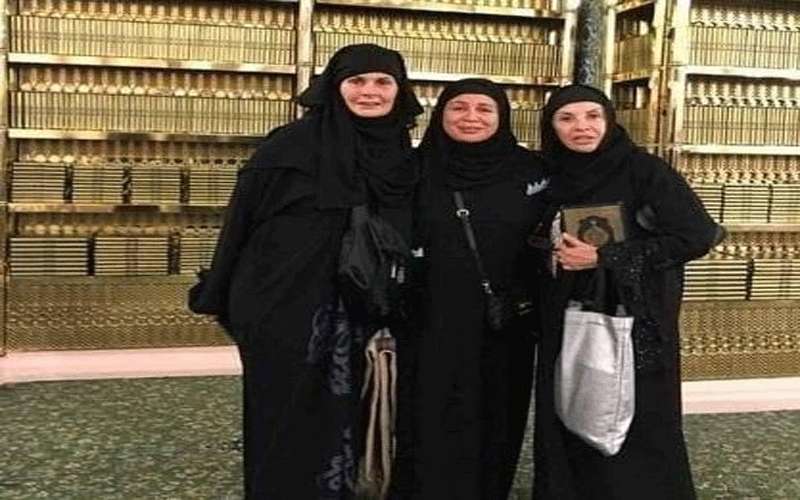 يسرى وإلهام شاهين في الحج