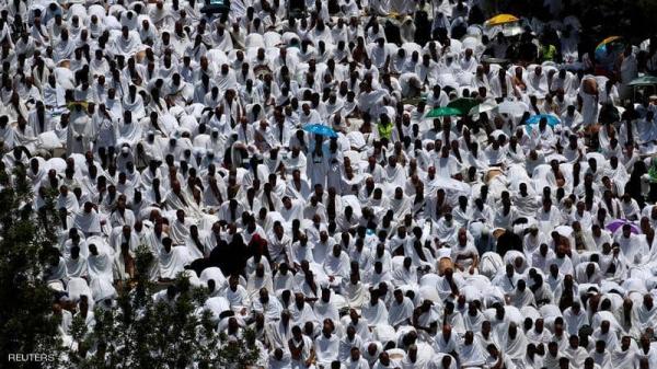 ضيوف الرحمن ينفرون من عرفات إلى