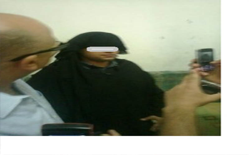 القاء القبض على شخص تنكر بلباس