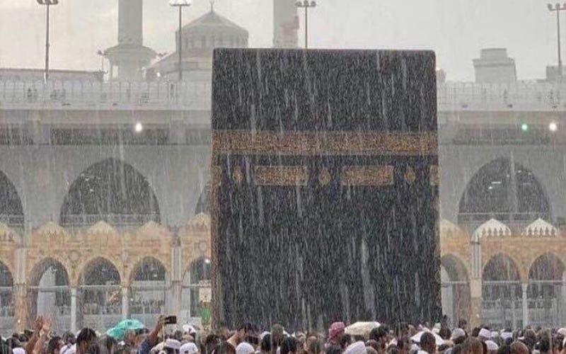 أمطار غزيرة في مكة وتحذيرات من