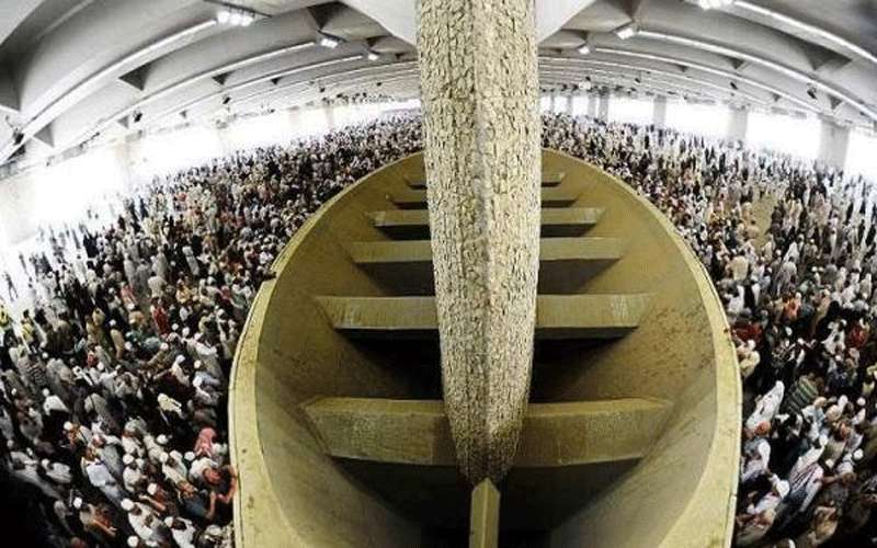 الحجاج يواصلون رمي الجمرات في ثاني