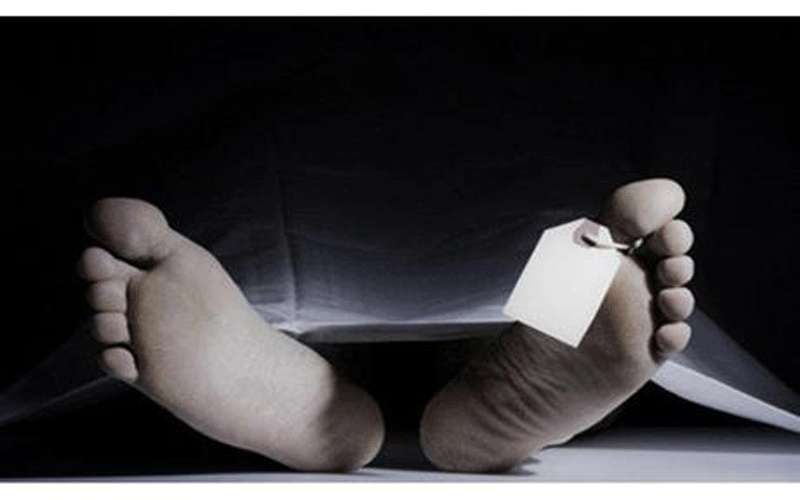 العثور على جثة خمسيني وسلاح ناري