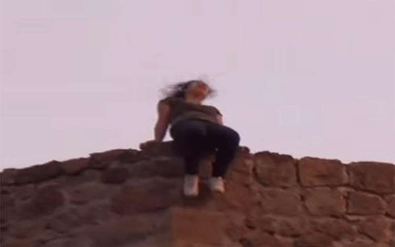 ثني فتاة عن الانتحار بإربد