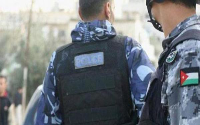 البحث عن شخصين اطلقا النار على