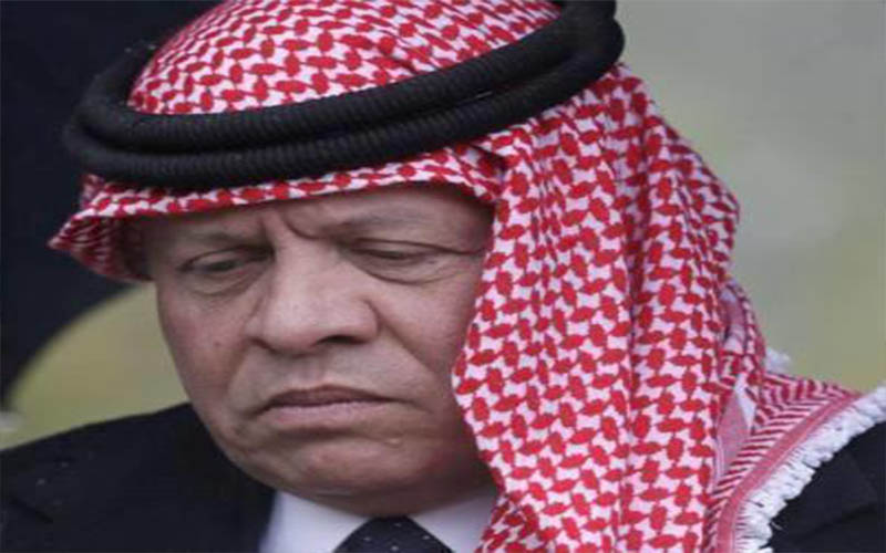 الملك في بيت رئيس الوزراء الأسبق