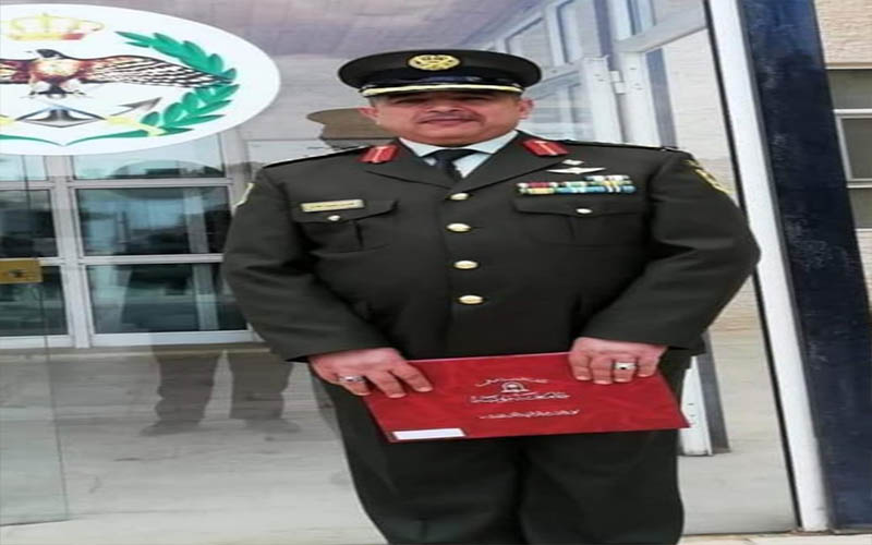 الدكتور مصطفى العلاوي يبارك للعميد الركن