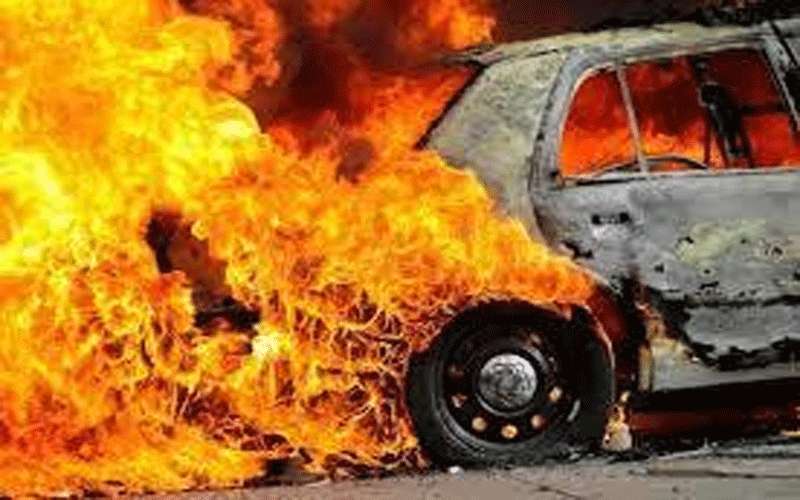 إخماد حريق مركبة بعمان