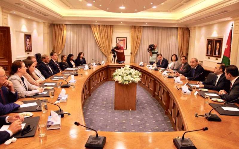 الصفدي يلتقي وفدا من مساعدي أعضاء