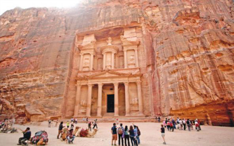 اصابة 3 سياح خلال مشاجرة في