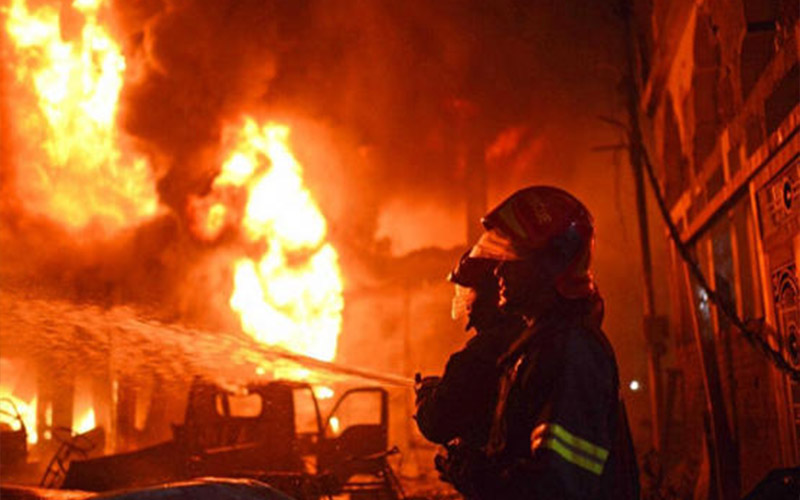 6 اصابات بحريق شقة في النزهة