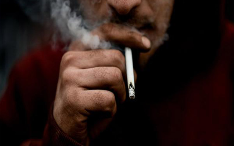 السعودية تبدأ تنفيذ حظر التدخين في