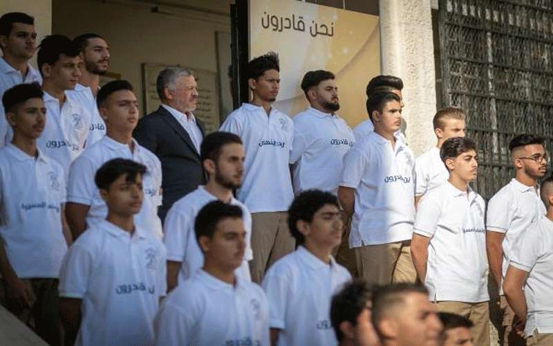 الملك للطلبة: أطلقوا العنان لطموحاتكم فلا