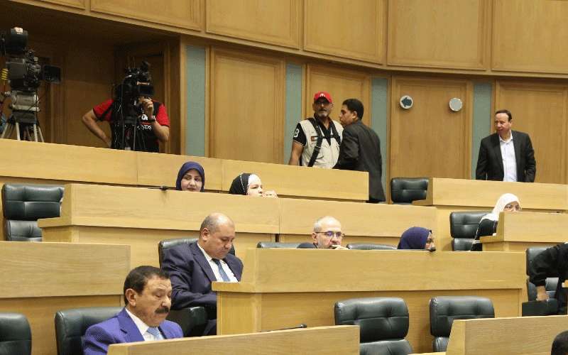 الاعيان يصر على موقفه برفض اشتراك