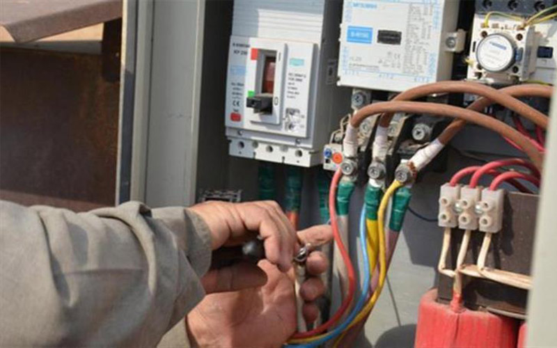 ضبط (12124) سرقة كهرباء خلال 8