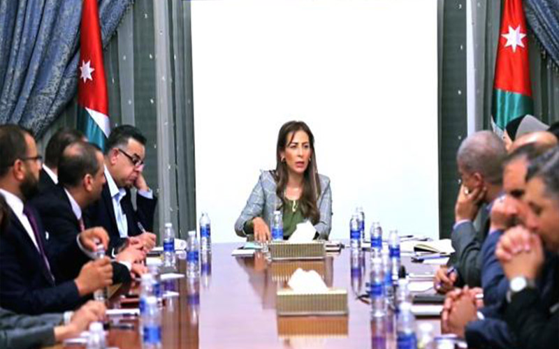غنيمات تدعو الوزارات للشفافية والانفتاح على