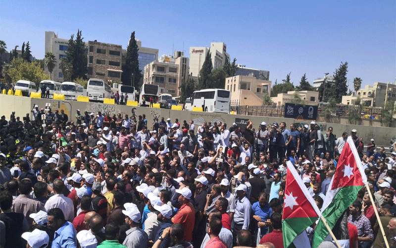 نقابة المعلمين تعلن يوم الأحد إضراب