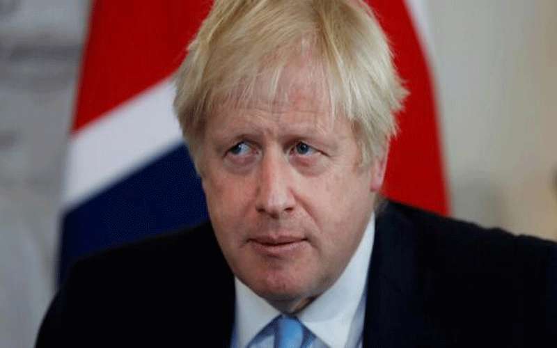 جونسون يفضل الموت داخل حفرة على