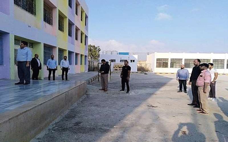 مدارس الحكومة خاوية