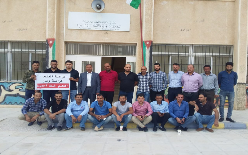 100 % نسبة اضراب المعلمين في