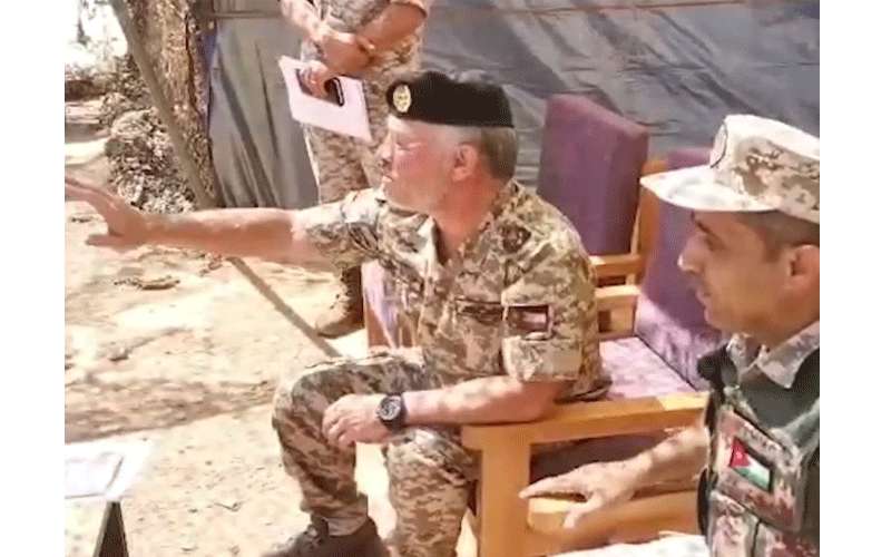 الملك يفاجىء كتيبة الدفاع الجوي الميداني73