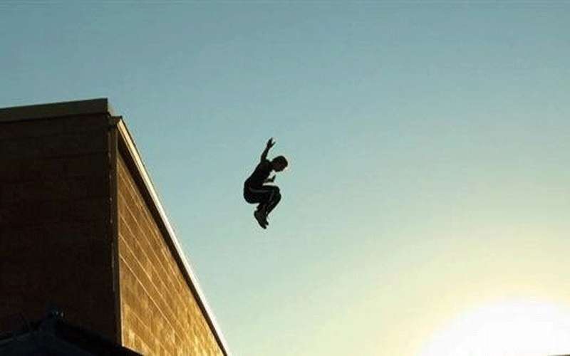 العقبة: وفاة مواطن وابنته بعد سقوطهما