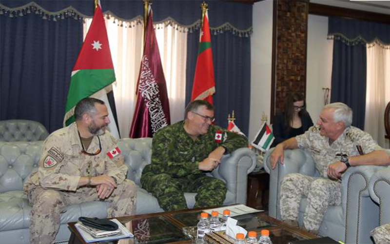 رئيس هيئة الأركان المشتركة يستقبل المدير