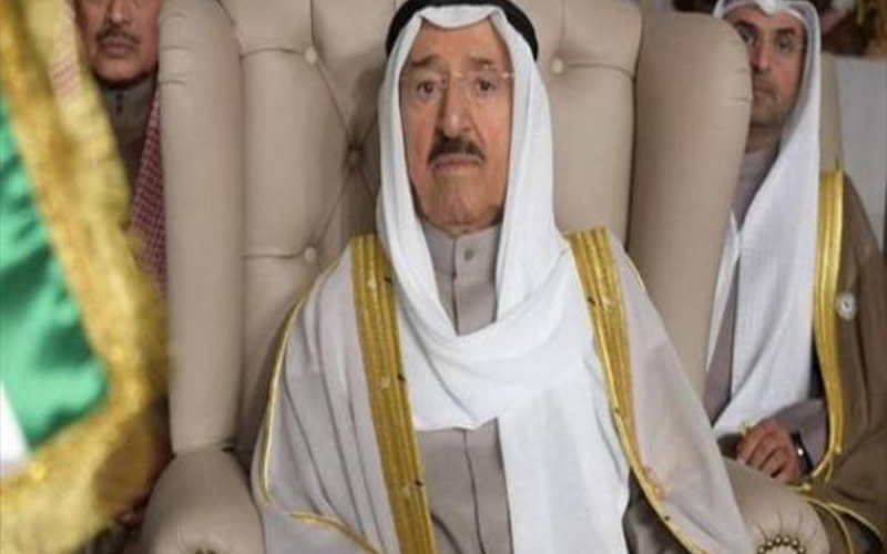 أول ظهور لأمير الكويت عقب خروجه