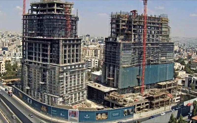 احتجاجا على سياسات الحكومة إيقاف بناء