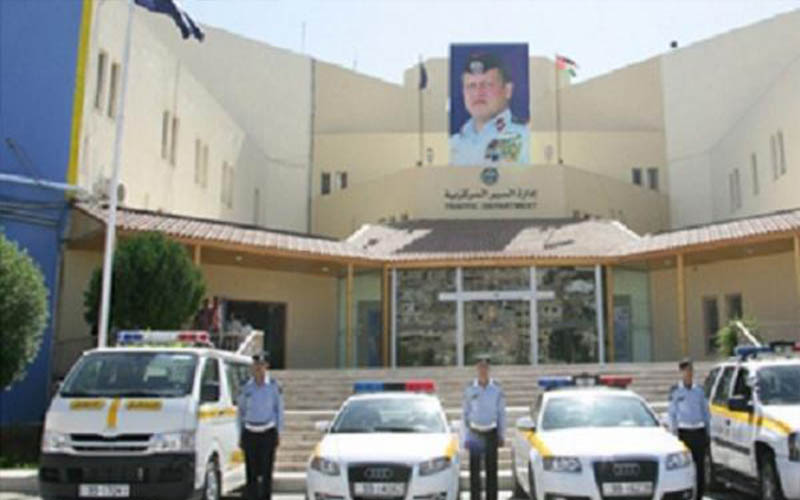 حريق في إدارة السير اثر تماس