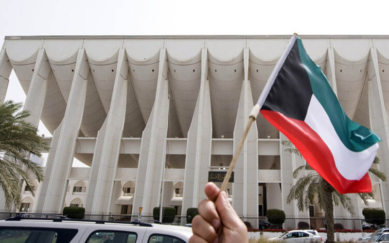 وزير الخارجية الكويتي يدعو الجيش إلى