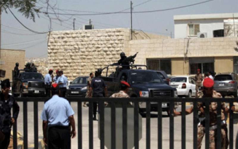 أمن الدولة تبدأ بمحاكمة شاب أطلق