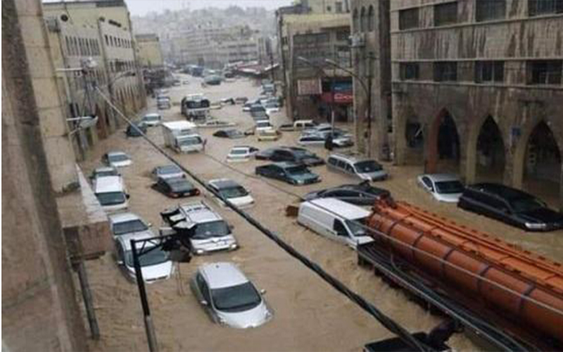 الدفعة الثانية من تعويضات تجار وسط