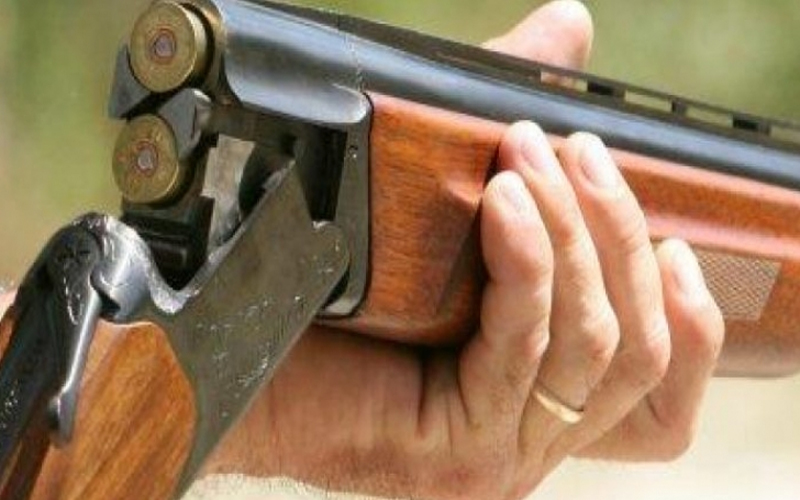 ذيبان.. مواطن يصيب ابن شقيقه واثنين