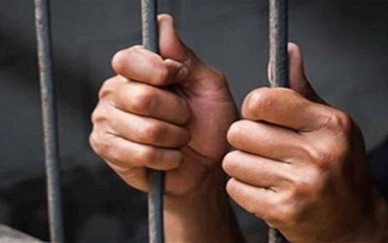 توقيف معلمين اثنين بإربد 15 يوما