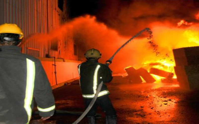 حريق محل لدهان المركبات في عمان