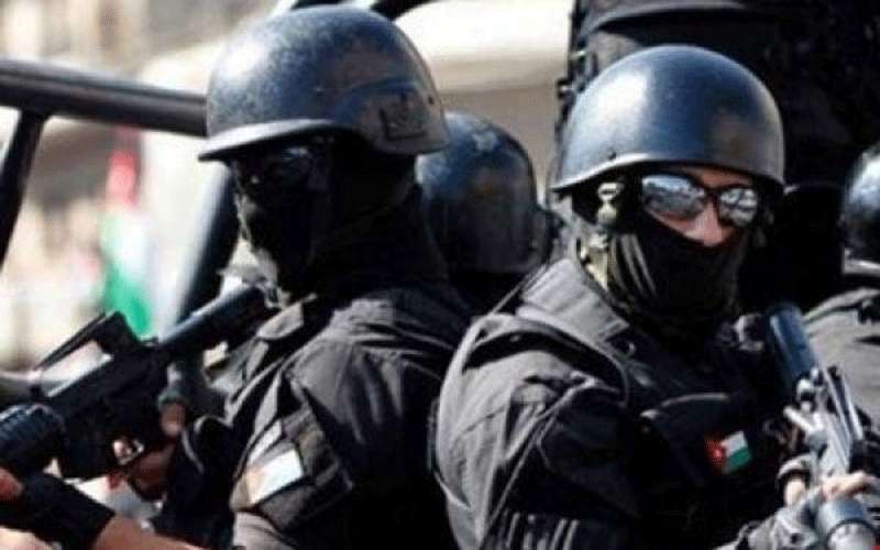 حملات أمنية على نواد ليلية في