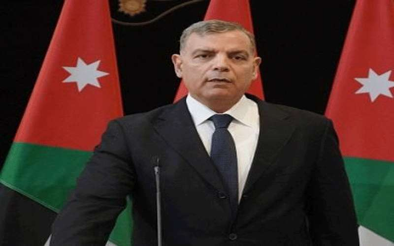 وزير الصحة ينفي نيته وقف الاعفاءات