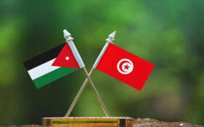 وزير الداخلية يقرر اعفاء التونسيين من