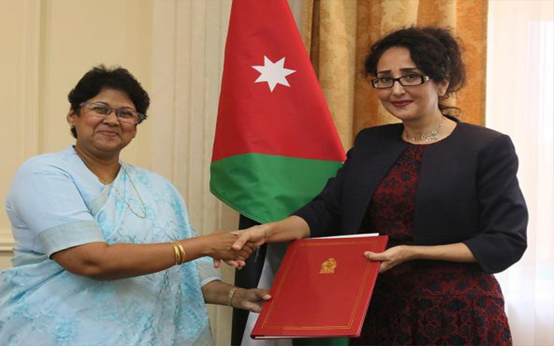 الخارجية تتسلم أوراق اعتماد السفيرة الجديدة