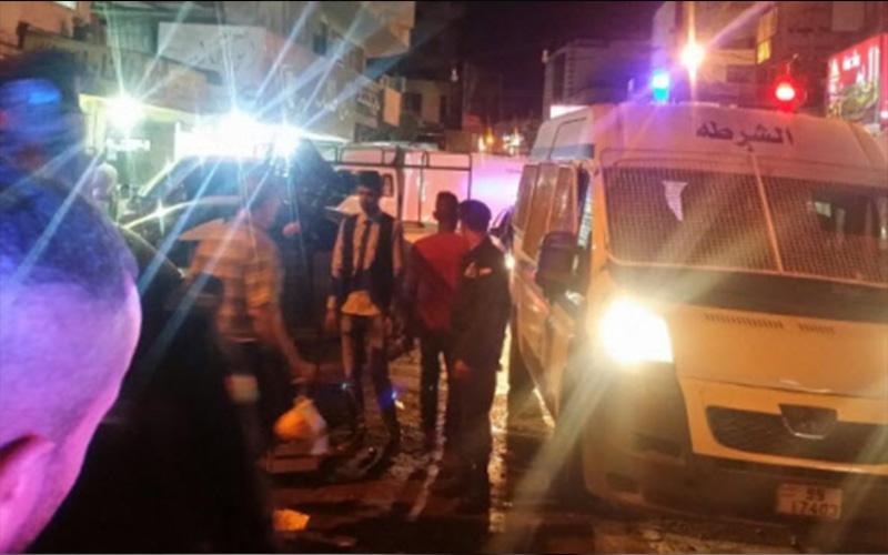 قدم مبتوره معلقة على شجرة تستنفر