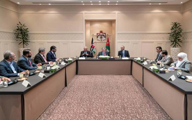 الملك يلتقي ممثلين عن القطاع الخاص
