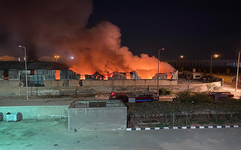 حريق في مصنع للاسفنج بمدينة الموقر