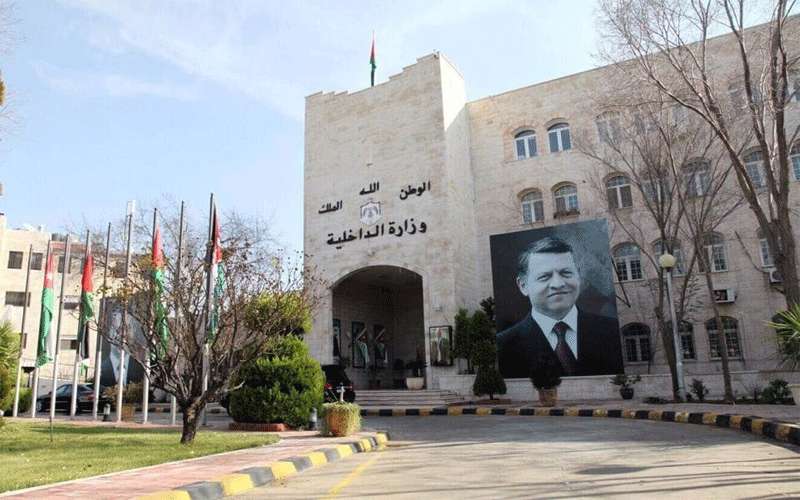 وزير الداخلية يجري عددا من التشكيلات