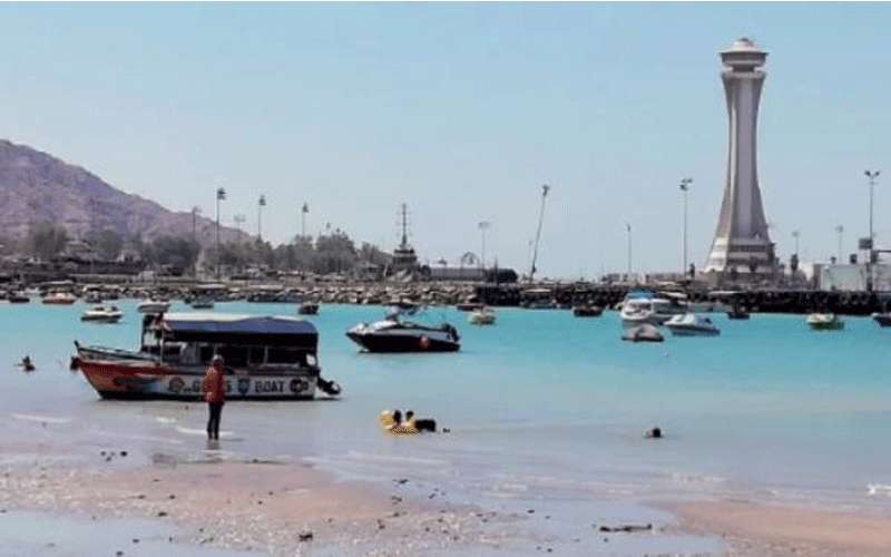 قوارب نقل الزوار في العقبة ..