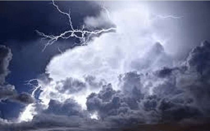 السبت.. رياح قوية وأمطار رعدية غزيرة