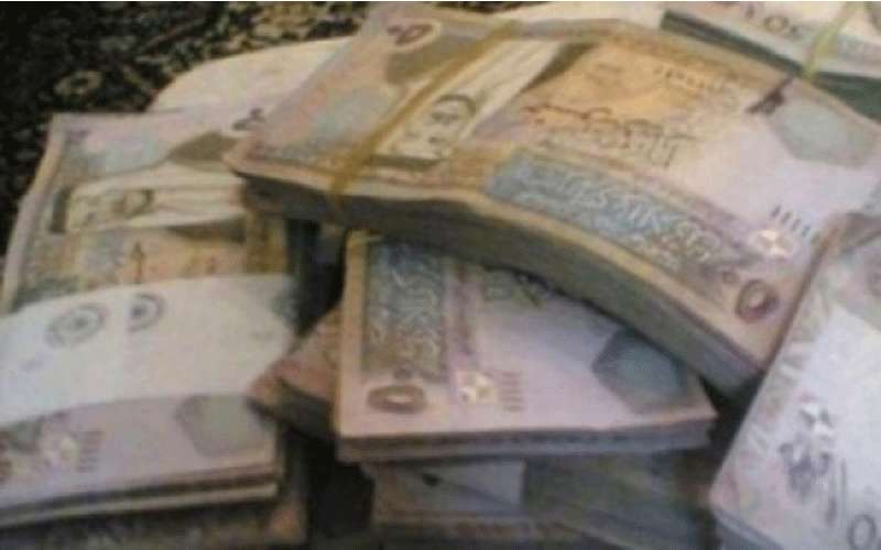 سلب 15 الف دينار من مندوب