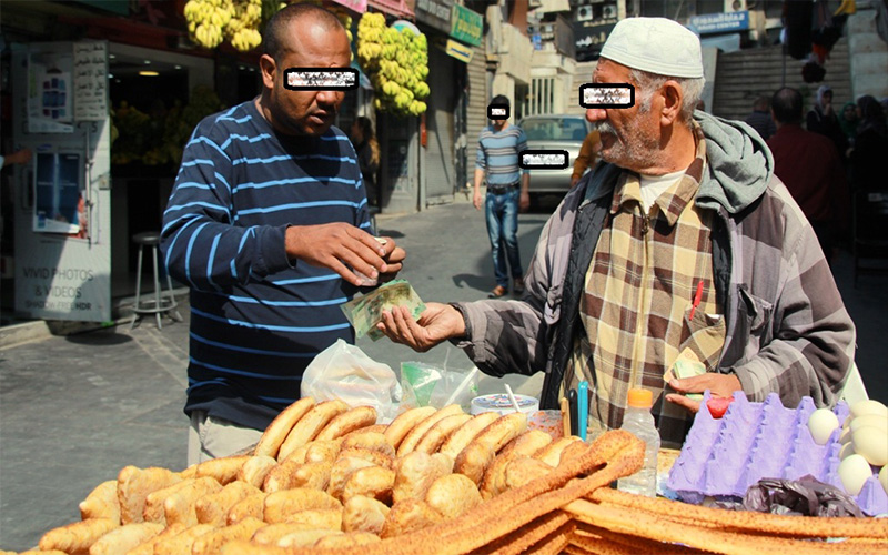 ضبط بائع كعك يتاجر بتصاريح العمل