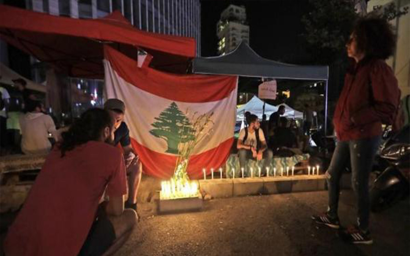 لبنان .. المتظاهرون يتمسكون بمطالبهم