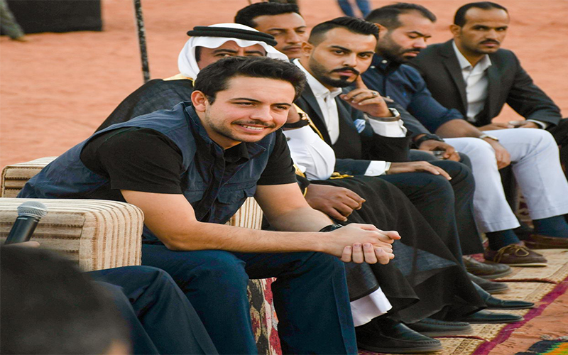 ولي العهد يلتقي عددا من شباب